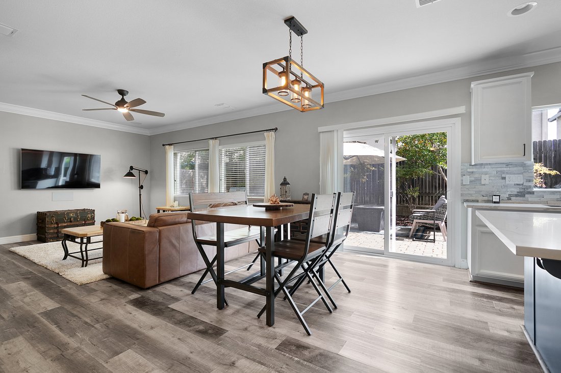Roseville, California, United States 3 - 18506526