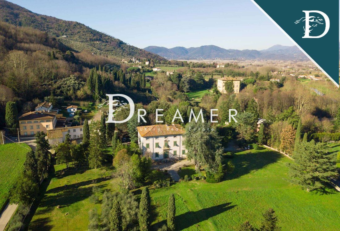 Villa in Historic Center, Lucca, Tuscany 3 - 13731454