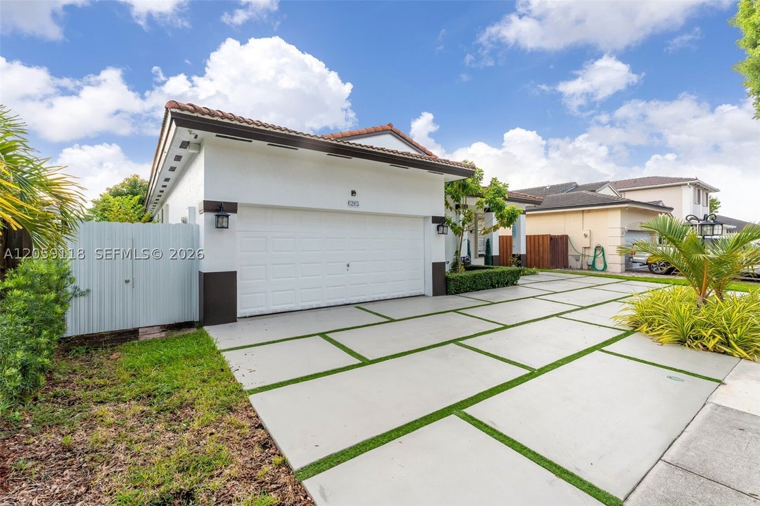 House in Miami, Florida, United States 3 - 18506472