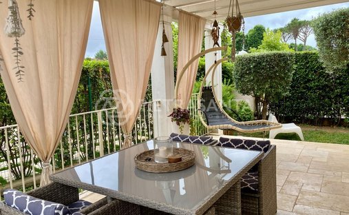 Villa in Pietrasanta, Tuscany, Italy 1