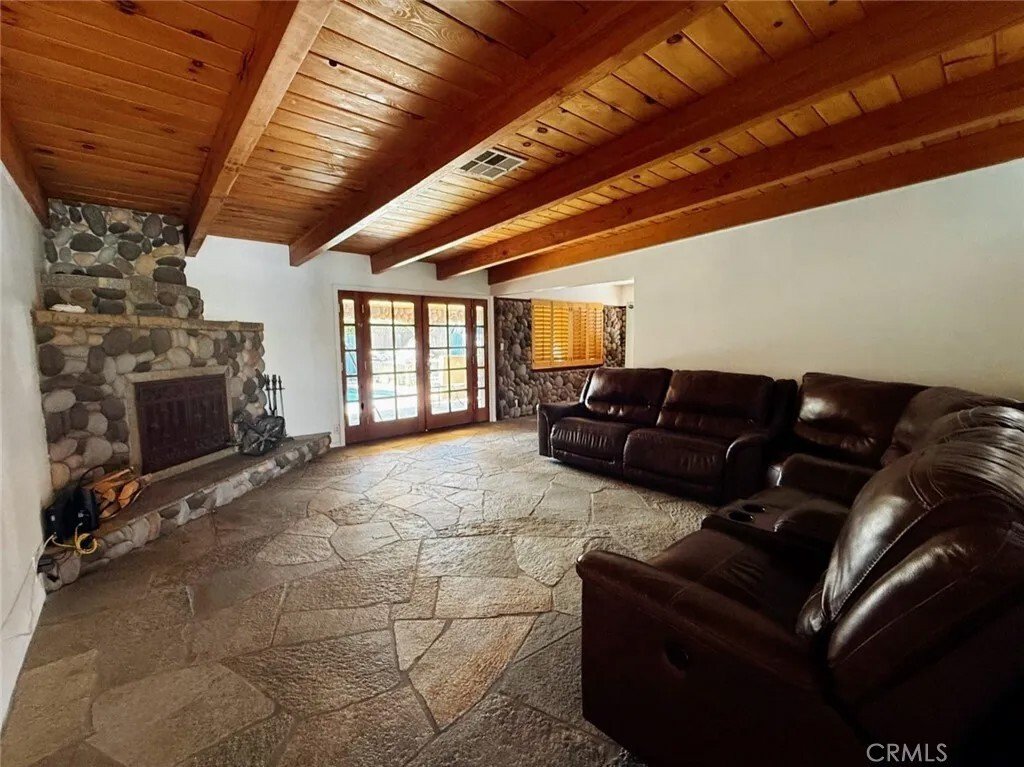 Los Angeles, California, United States 2 - 18506378