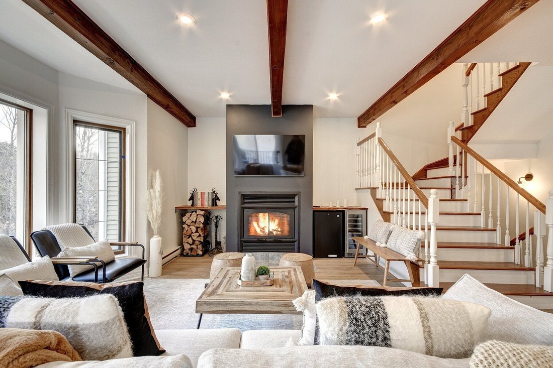 House in Mont-Tremblant, Quebec, Canada 2 - 17104539