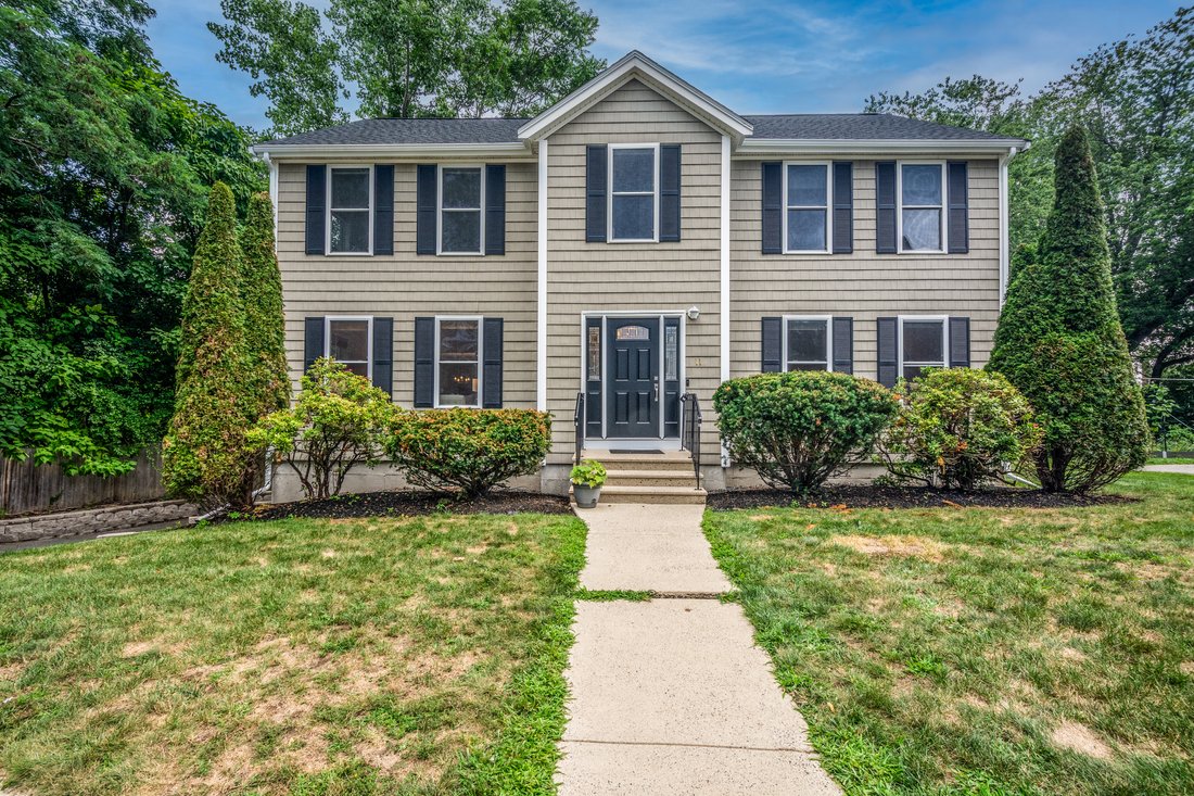 Winchester, Massachusetts, United States 1 - 18506571