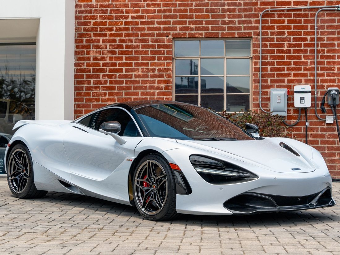 Coupe in Beverly Hills, CA, United States 1 - 18506489