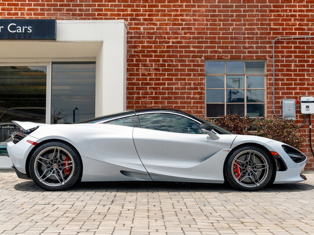 Coupe in Beverly Hills, CA, United States 3 - 18506489