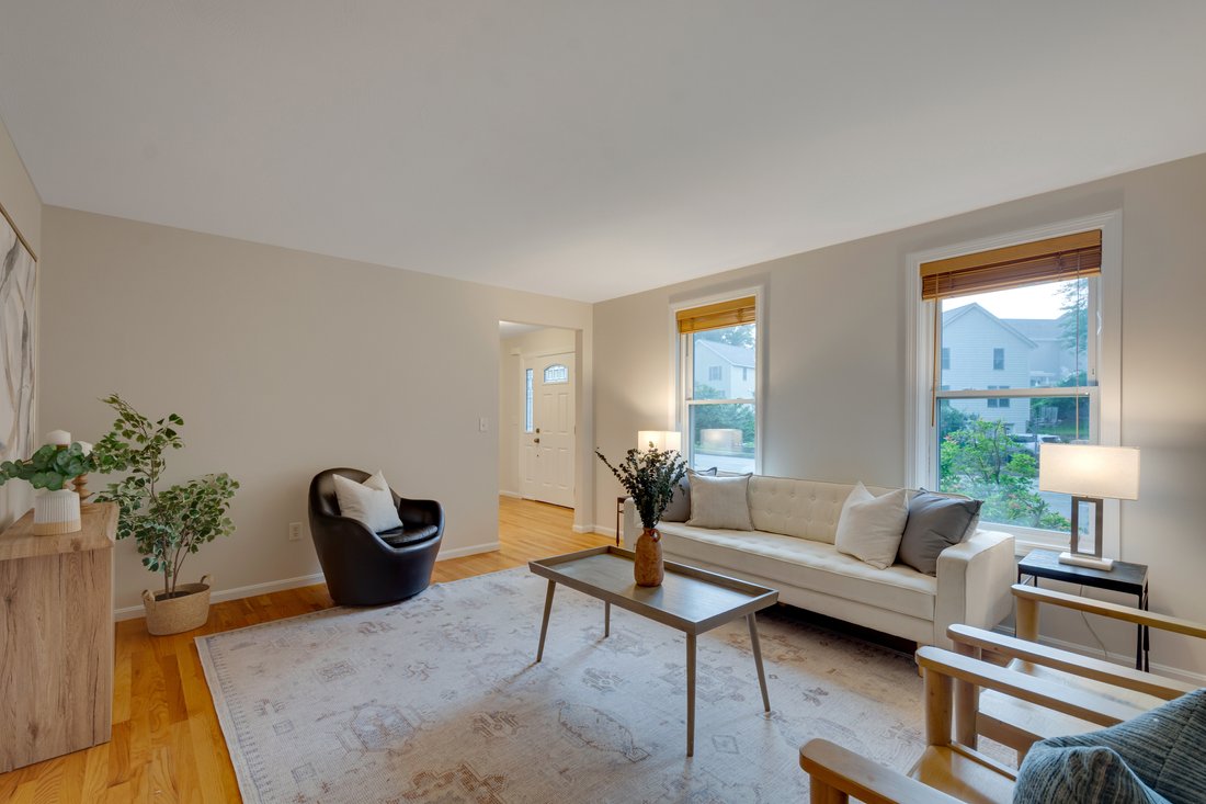 Winchester, Massachusetts, United States 5 - 18506571