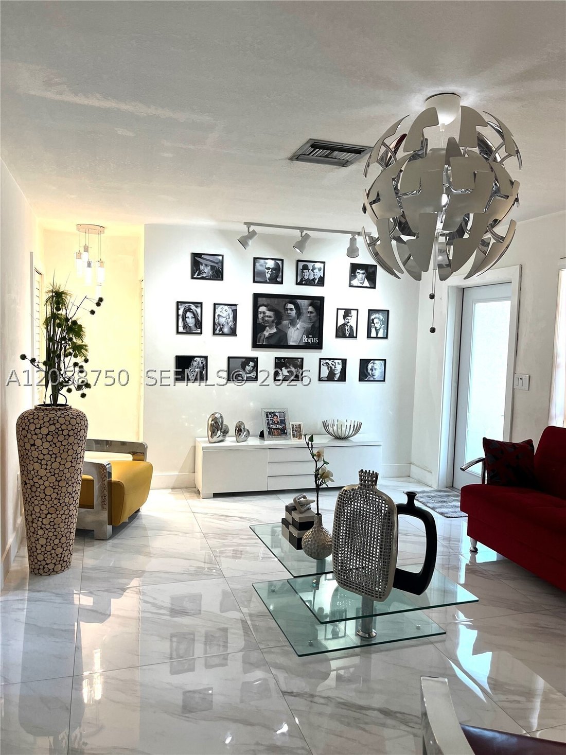 House in Hialeah, Florida, United States 2 - 18506463