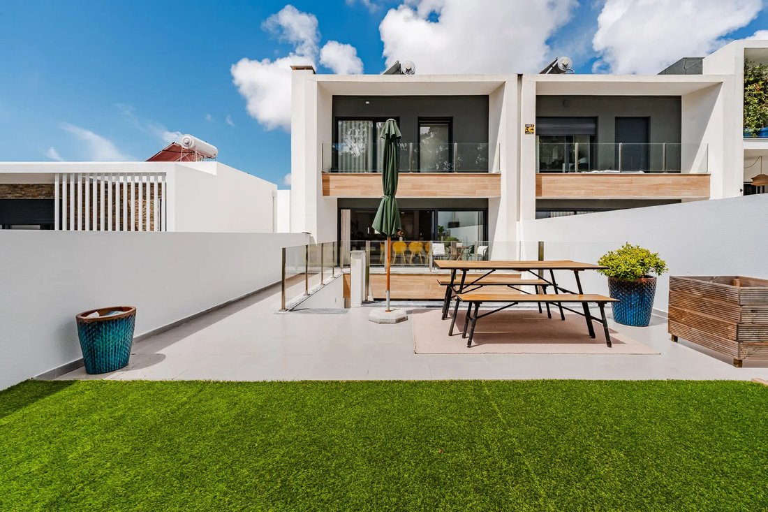 Villa in Charneca de Caparica e Sobreda, Setubal, Portugal 1 - 18506698