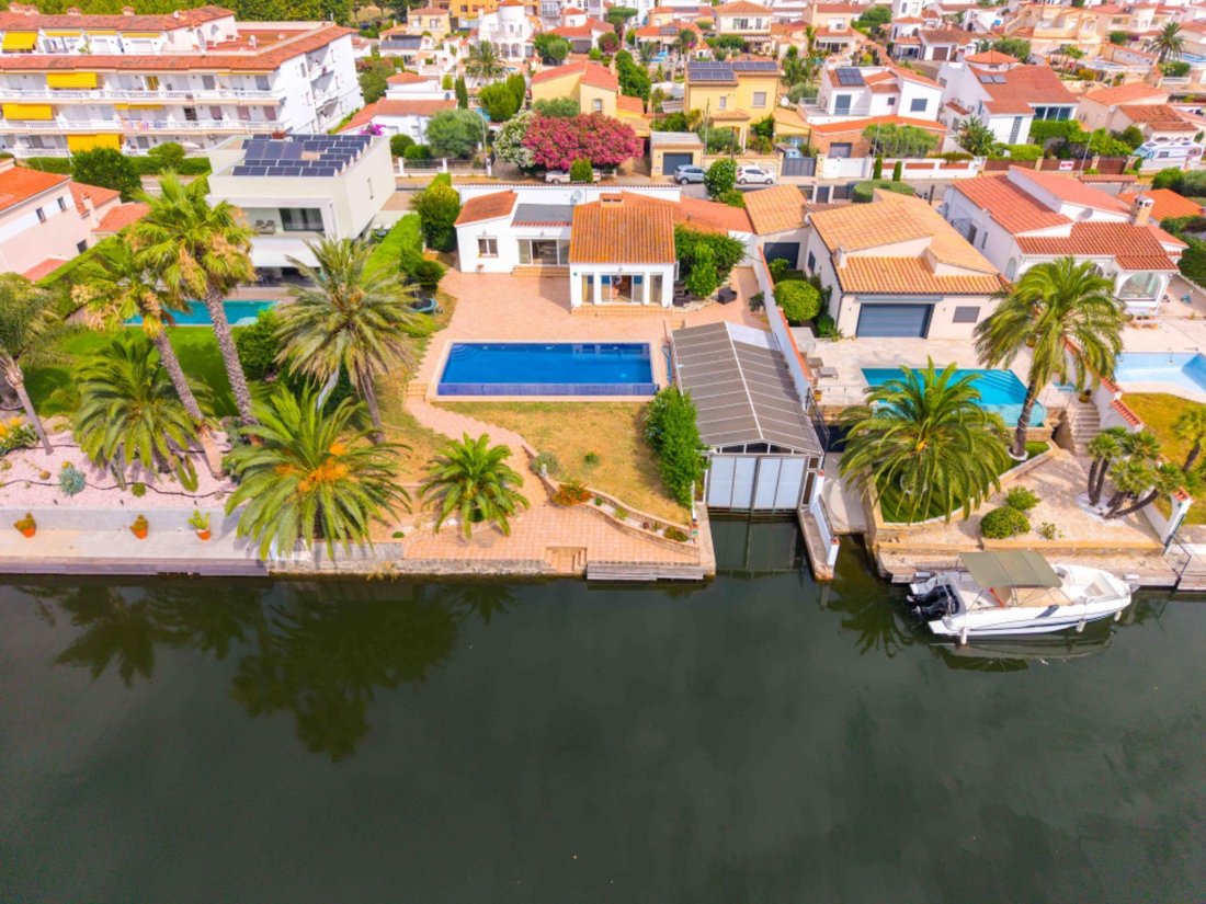 Villa in Empuriabrava, Catalonia, Spain 5 - 18506704