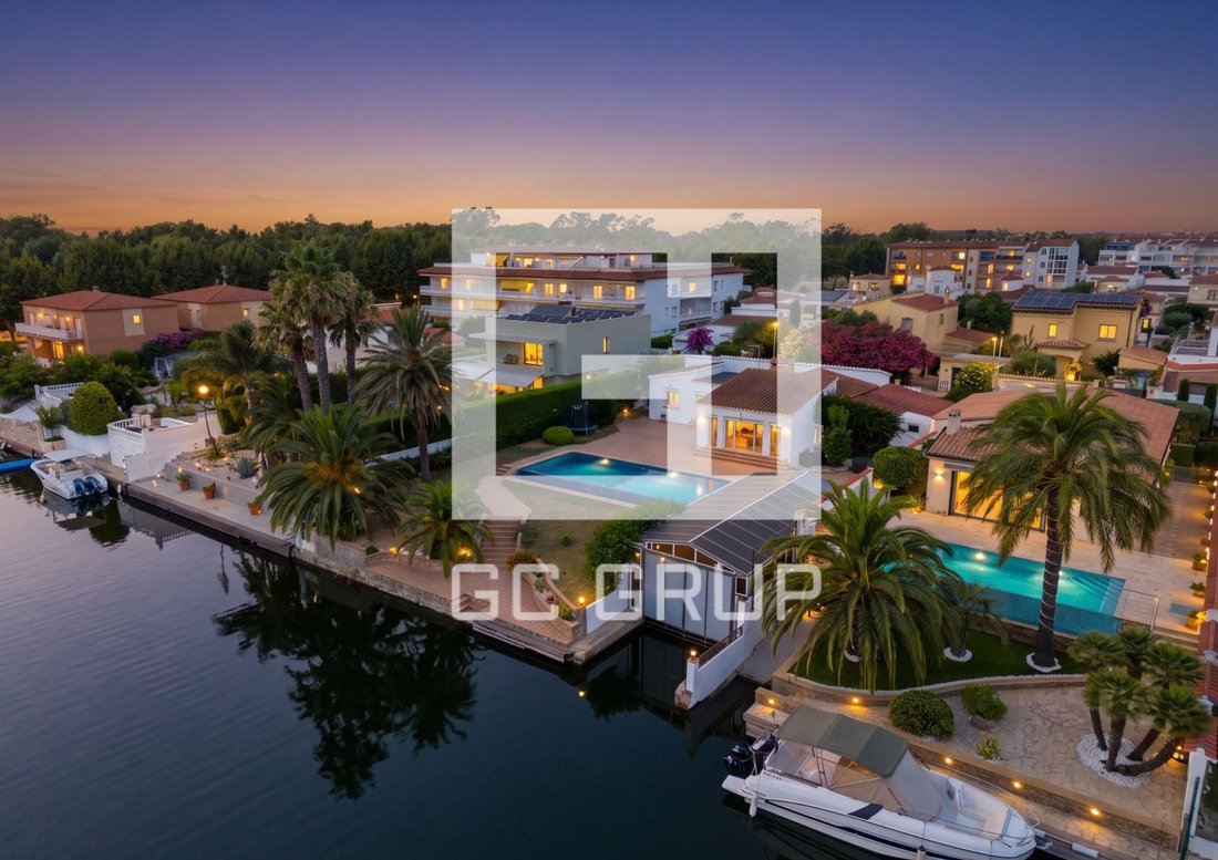 Villa in Empuriabrava, Catalonia, Spain 1 - 18506704