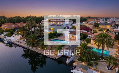 Villa in Empuriabrava, Catalonia, Spain 1
