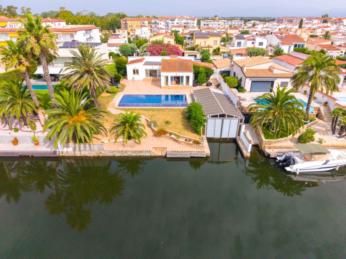 Villa in Empuriabrava, Catalonia, Spain 4 - 18506704