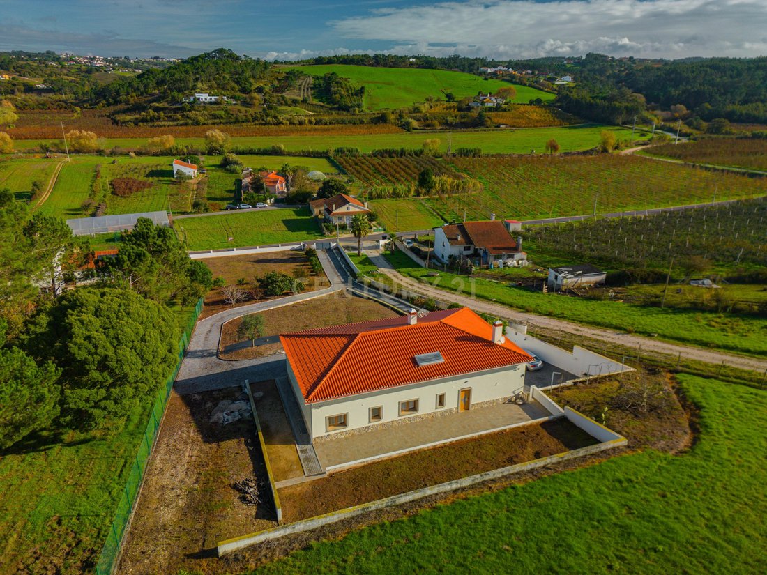 Villa in Nossa Senhora do Populo, Coto e Sao Gregorio, Leiria District, Portugal 4 - 18506727
