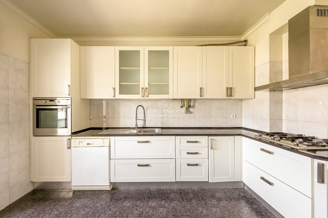 Apartment in Carnaxide e Queijas, Lisbon, Portugal 2 - 18506809