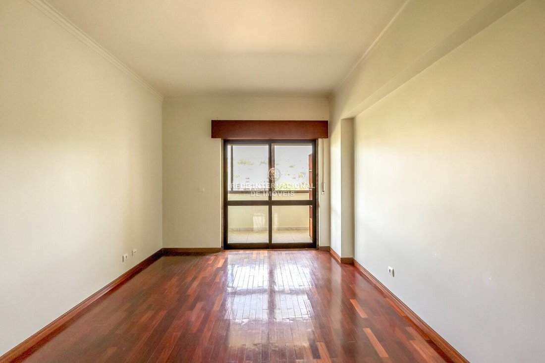 Apartment in Carnaxide e Queijas, Lisbon, Portugal 5 - 18506809