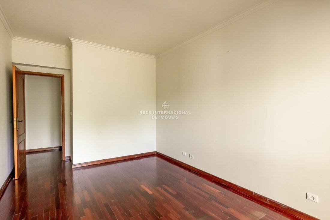 Apartment in Carnaxide e Queijas, Lisbon, Portugal 2 - 18506809