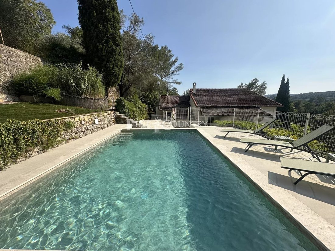 Villa in Grasse, Provence-Alpes-Côte d'Azur, France 2 - 17948612