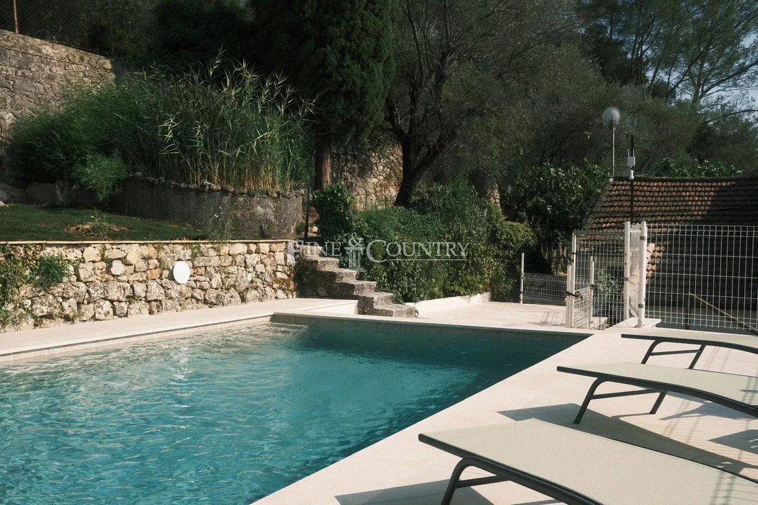 Villa in Grasse, Provence-Alpes-Côte d'Azur, France 3 - 17948612