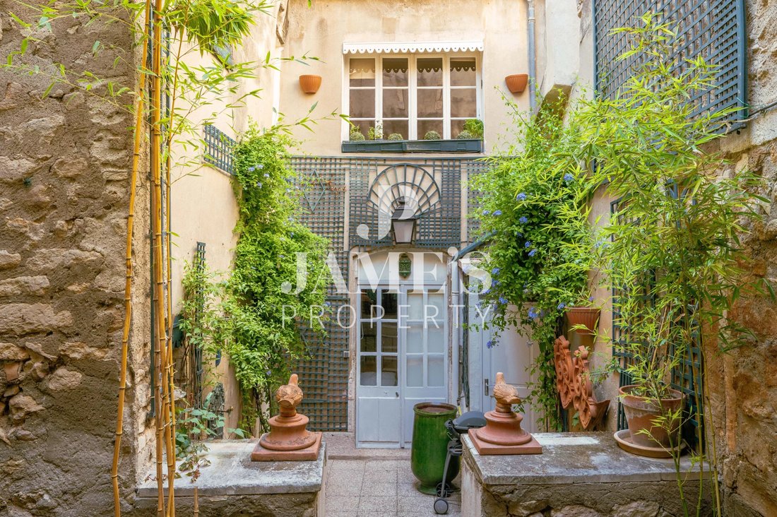 Saint-Rémy-de-Provence, Provence-Alpes-Côte d'Azur, France 2 - 18506832