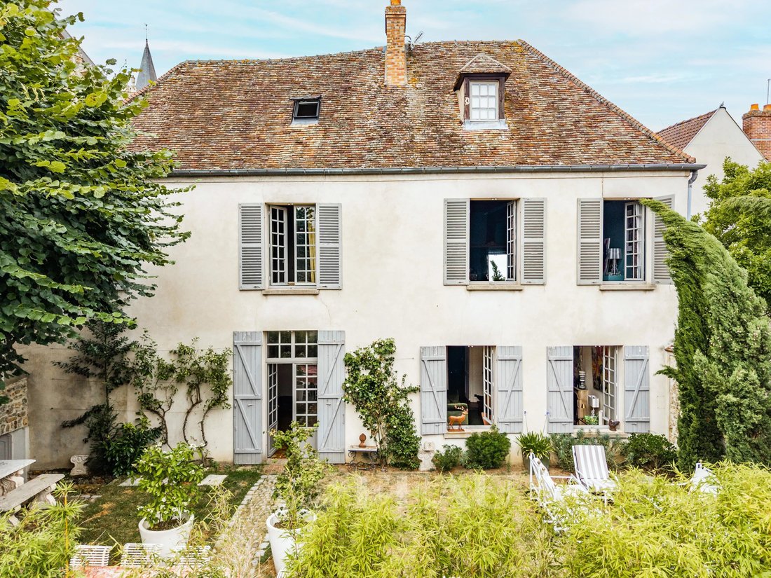 House in Montfort-l'Amaury, Ile-de-France, France 1 - 18506950