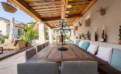 Maison à Robion, Provence-Alpes-Côte d'Azur, France 1