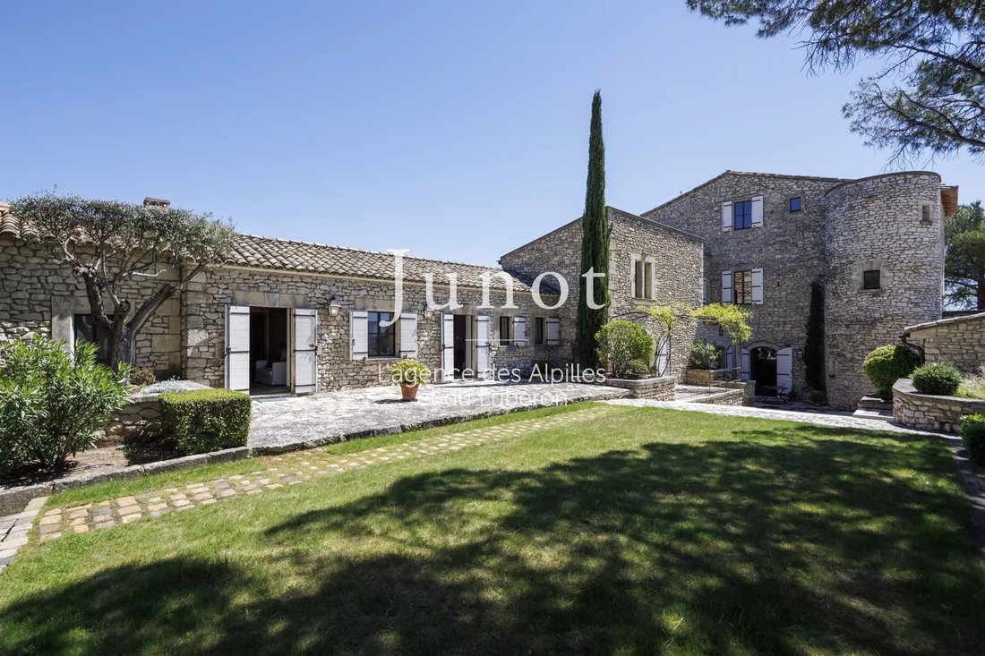 Estate in Joucas, Provence-Alpes-Côte d'Azur, France 3 - 18506955