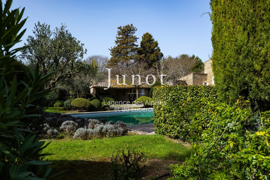 Country House in Gordes, Provence-Alpes-Côte d'Azur, France 4 - 18507039