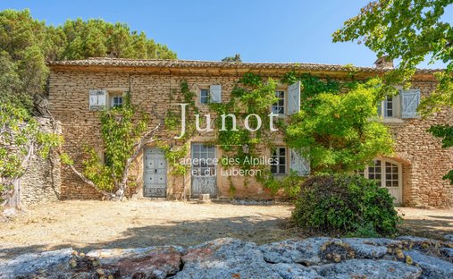 Country House in Cabrières-d'Avignon, Provence-Alpes-Côte d'Azur, France 1