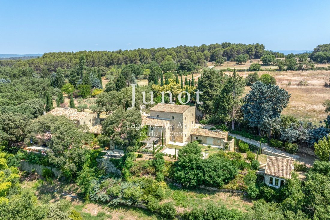 Estate in Ménerbes, Provence-Alpes-Côte d'Azur, France 1 - 18506967