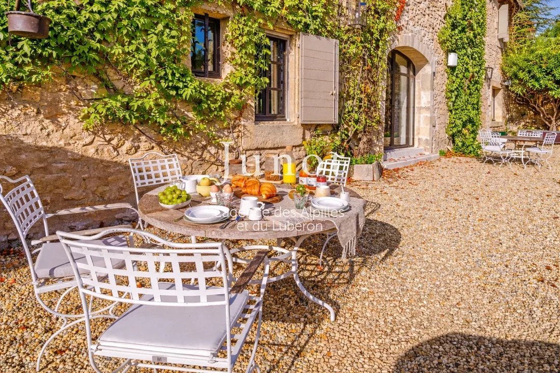 Country House in Lauris, Provence-Alpes-Côte d'Azur, France 3 - 18506974