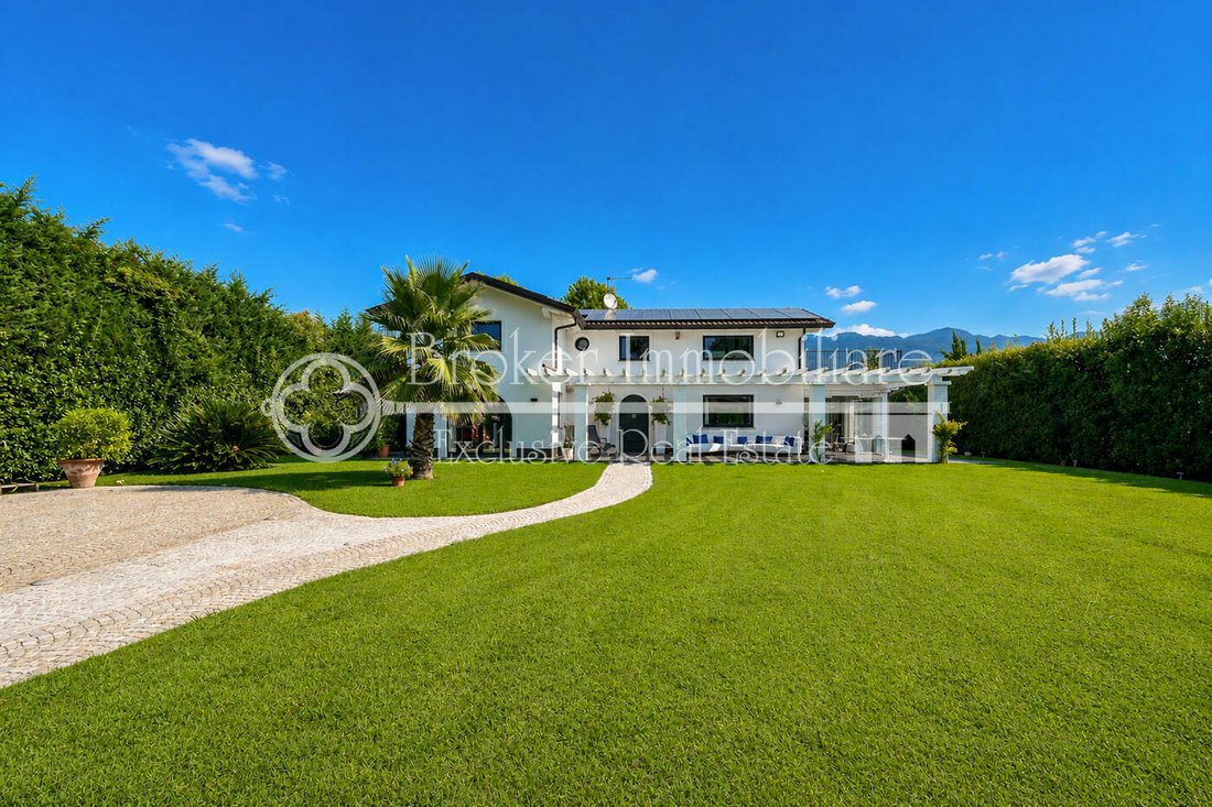 Villa in Tonfano, Pietrasanta, Italy 1 - 18506954