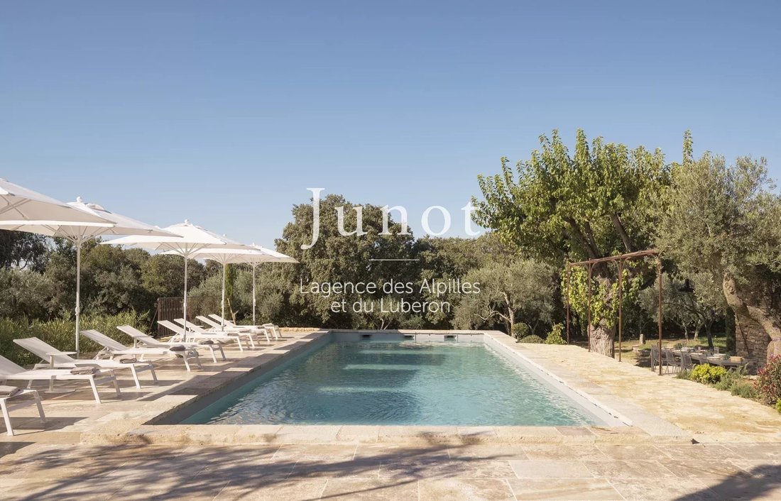 Country House in Gordes, Provence-Alpes-Côte d'Azur, France 3 - 18506924