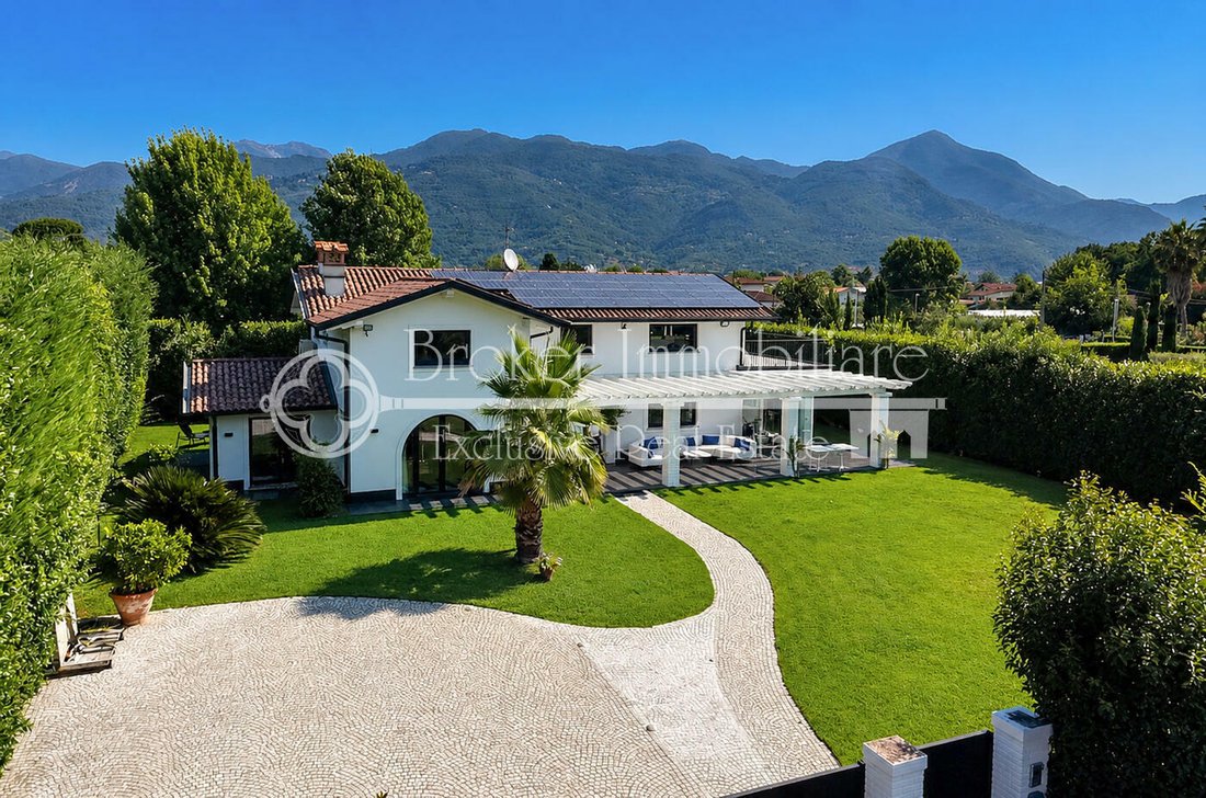 Villa in Tonfano, Pietrasanta, Italy 3 - 18506954