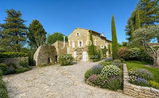Country House in Gordes, Provence-Alpes-Côte d'Azur, France 1