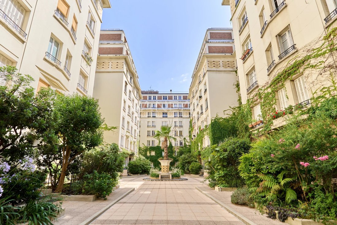 Apartment in Gros Caillou, Paris 7e Arrondissement, Paris 4 - 18507034