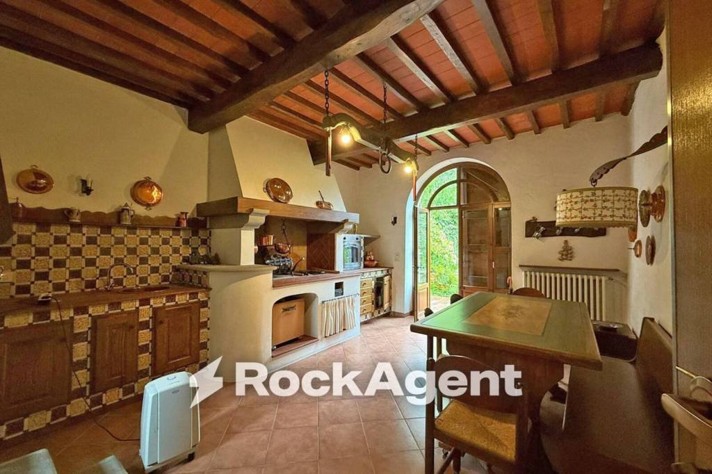Villa in Center, Pescia, Tuscany 4 - 18507748