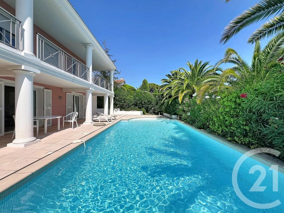 House in Mougins, Provence-Alpes-Côte d'Azur, France 1 - 17537254