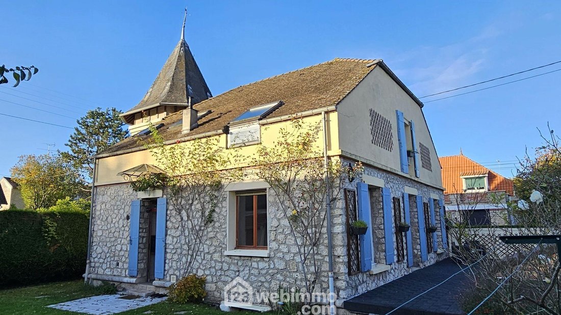 Villa in Bourron-Marlotte, Ile-de-France, France 1 - 18507553