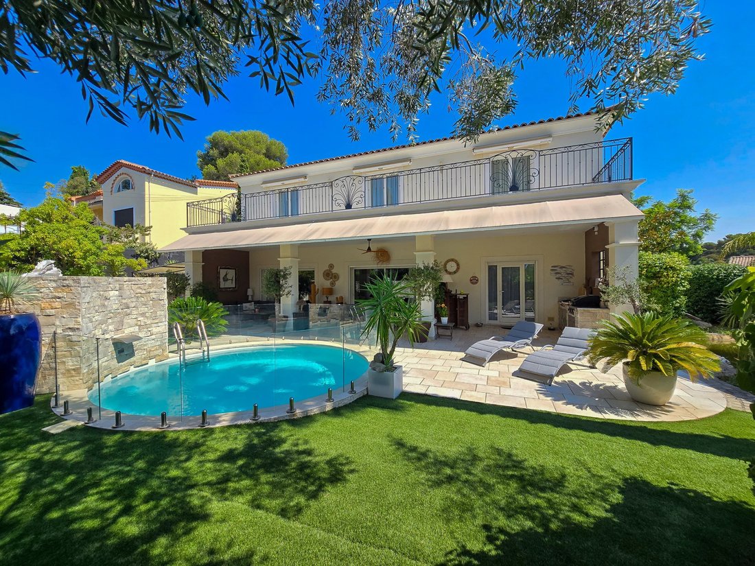 Villa in Les Plaines-Les Tasses, Saint-Raphaël, France 1 - 18507211