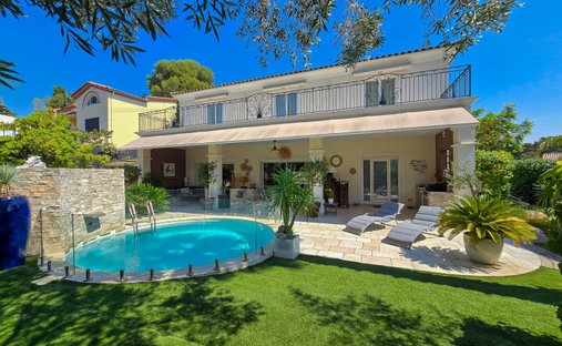 Villa in Les Plaines-Les Tasses, Saint-Raphaël, France 1
