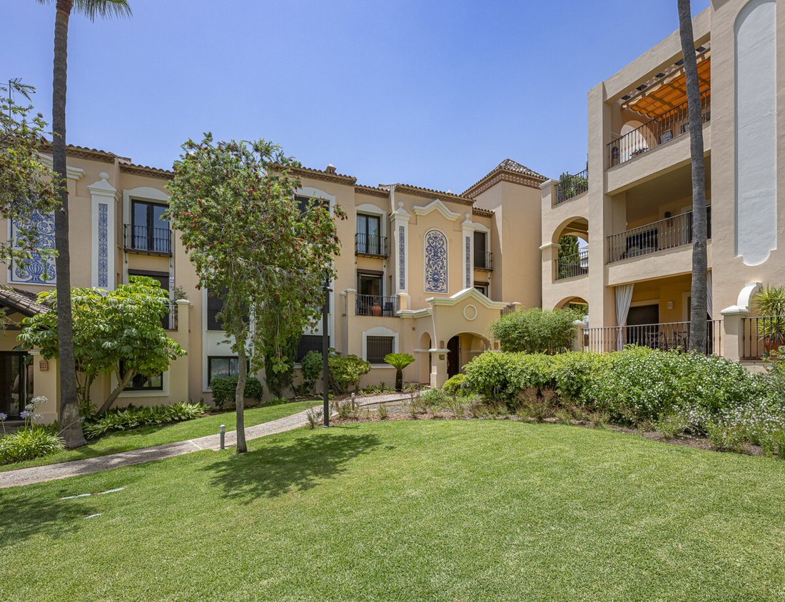 Apartment in La Quinta, Benahavis, Andalusia 2 - 18498316