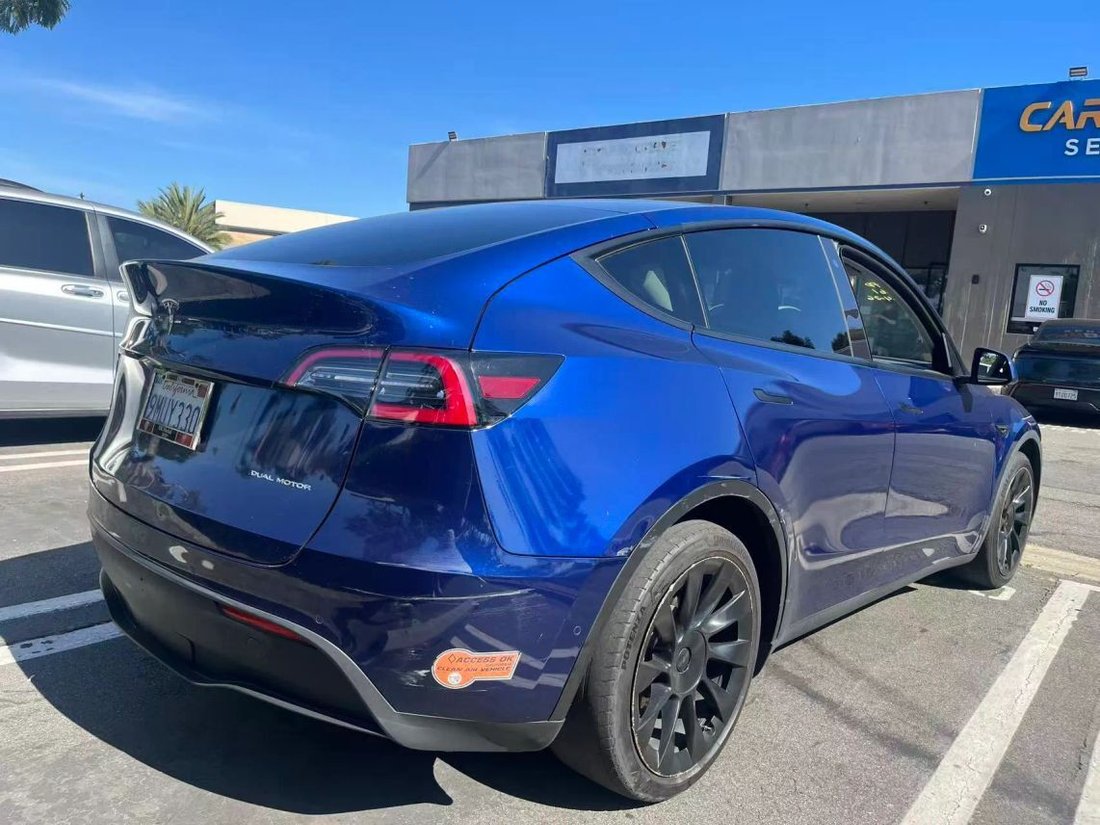 Suv in Costa Mesa, CA, United States 2 - 18507235
