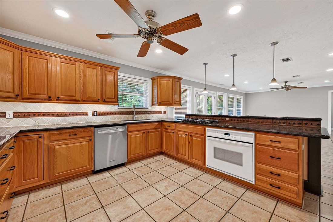 House in Houston, Texas, United States 5 - 18507943