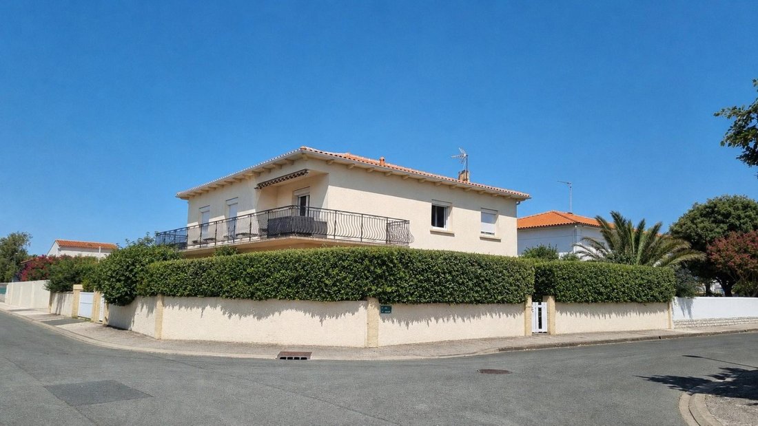 House in Bourg, Aytre, France 1 - 18169425