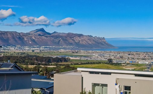 House in Cape Town, Western Cape, South Africa 1