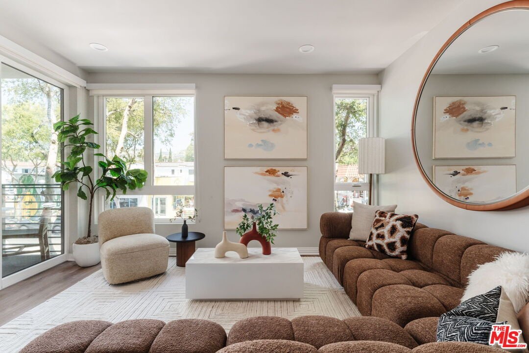 Condo in Los Angeles, California, United States 1 - 18507666