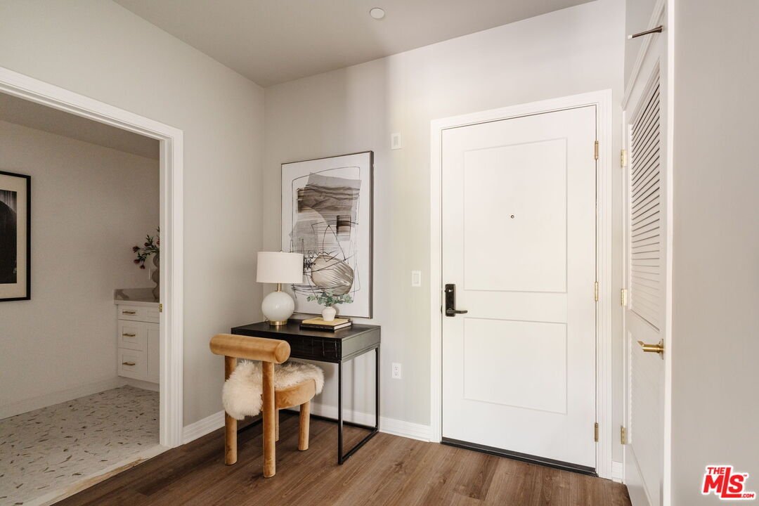 Condo in Los Angeles, California, United States 3 - 18507666