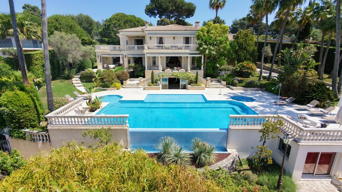 Villa in Antibes, Provence-Alpes-Côte d'Azur, France 2 - 18507759