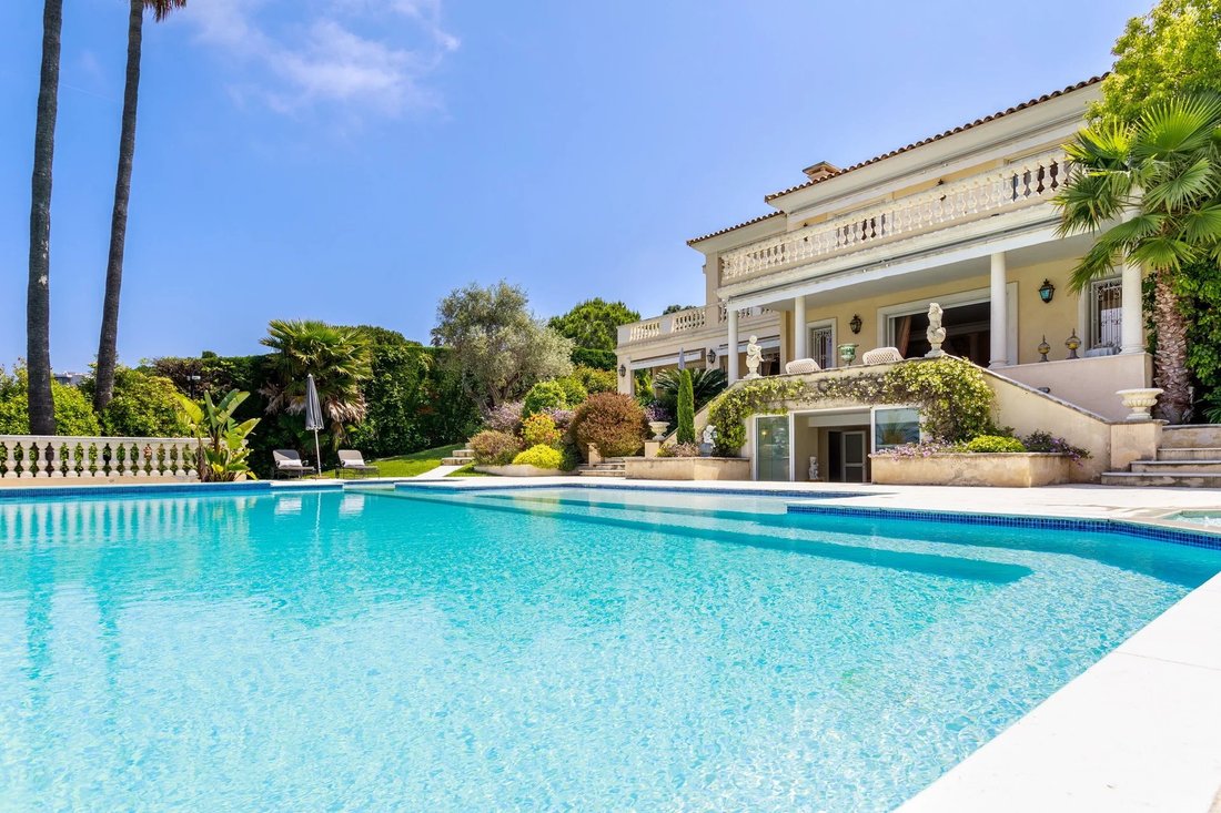 Villa in Antibes, Provence-Alpes-Côte d'Azur, France 3 - 18507759