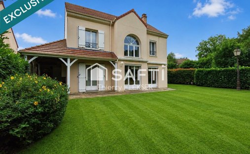 House in Luzarches, Ile-de-France, France 1